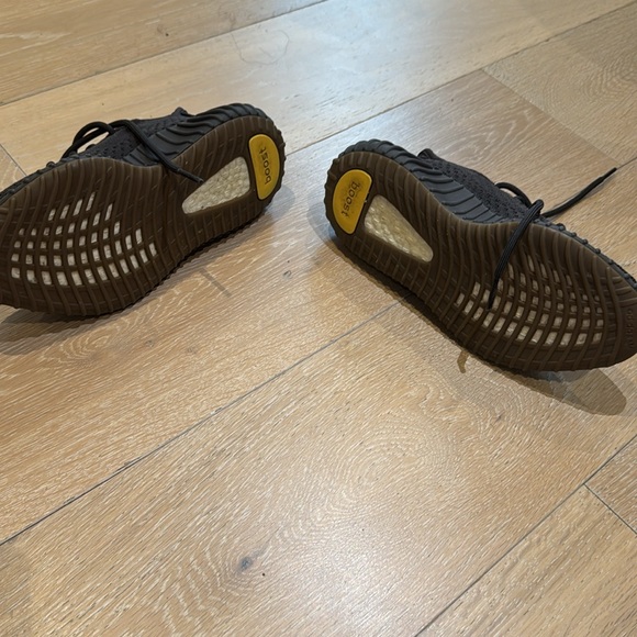 Yeezy boost fy2903 cinder. Barely worn for sale. 5 and a half - Picture 3 of 3